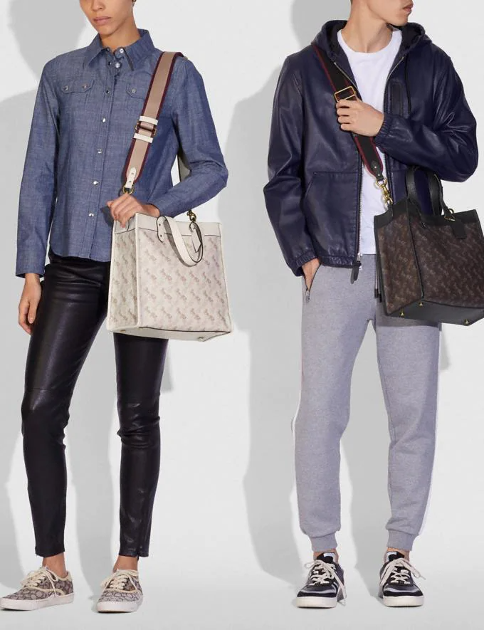 Buy Coach Field Tote In Signature Canvas With Horse And Carriage Print Bag Large in Pakistan