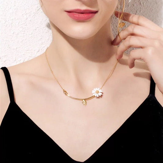Buy Orb & Gravel Daisy Flower Necklace in Pakistan